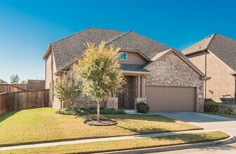 4742 Crestwood Dr in Haltom City, TX - Building Photo - Building Photo