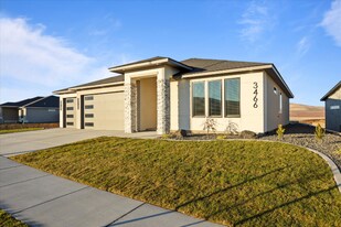 3466 Tarragon Ave in Richland, WA - Building Photo