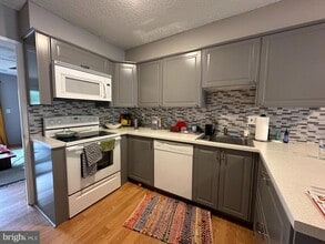 2215 Cartwright Pl in Reston, VA - Building Photo - Building Photo