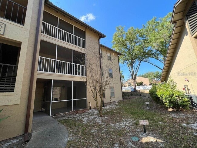 property at 976 Leeward Pl