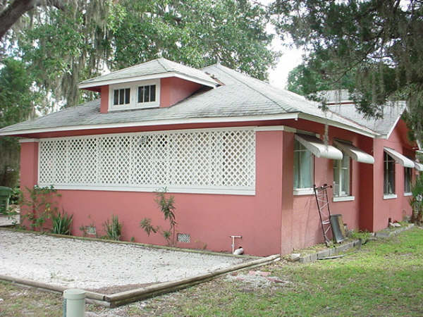 1102 Manatee Ave E in Bradenton, FL - Foto de edificio - Building Photo