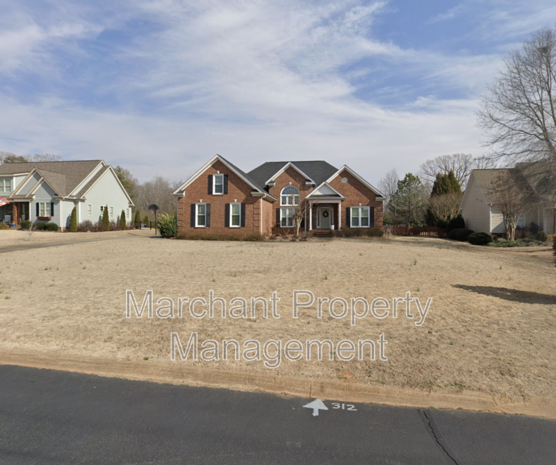 312 Treneholm Way in Woodruff, SC - Foto de edificio