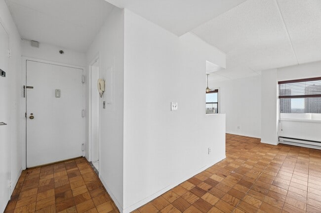 1600 Center in Fort Lee, NJ - Building Photo - Building Photo