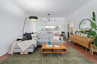 12726 Mitchell Ave in Los Angeles, CA - Building Photo - Building Photo