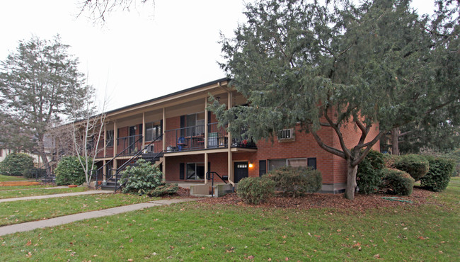 Foothills Apartments in Boise, ID - Foto de edificio - Building Photo