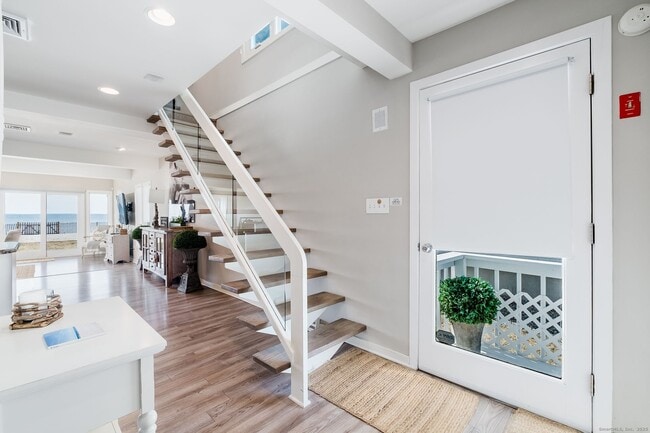 1987 Fairfield Beach Rd in Fairfield, CT - Building Photo - Building Photo