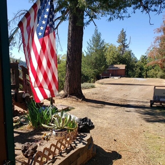 20311 Top of the Hill Trail in Lakehead, CA - Building Photo - Building Photo