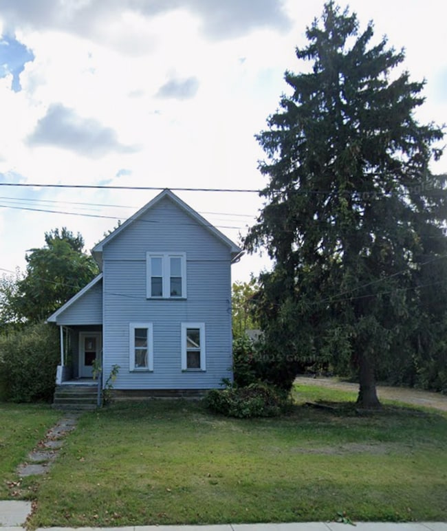 property at 613 W 18th St