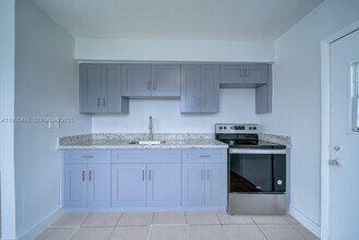 5613 SW 27th St in West Park, FL - Building Photo - Building Photo