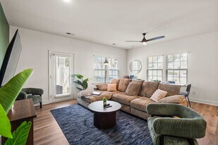 8021 Brightside Dr in Charlotte, NC - Building Photo