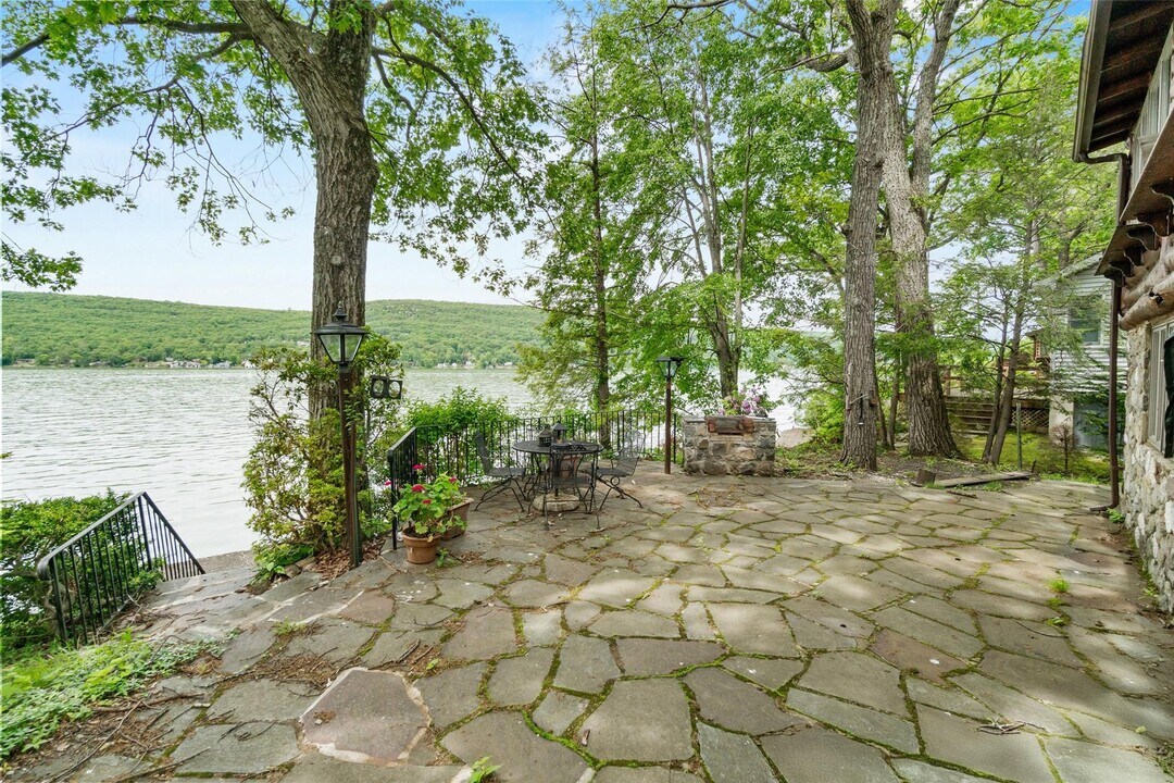45 Woods Rd in Greenwood Lake, NY - Building Photo