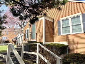183 Foxbridge Village Rd in Branford, CT - Building Photo - Building Photo