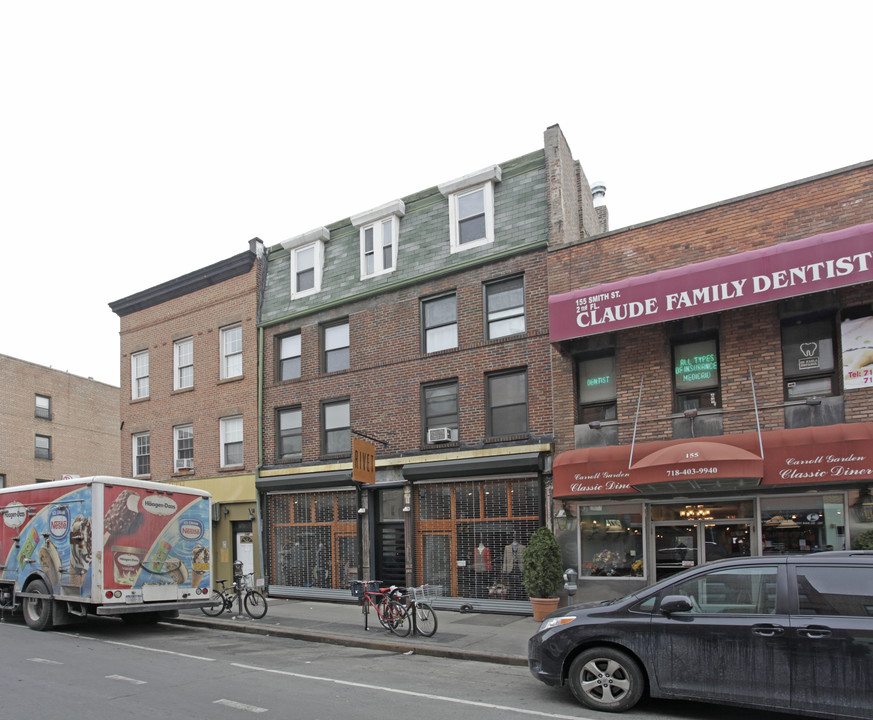 151 Smith St in Brooklyn, NY - Foto de edificio