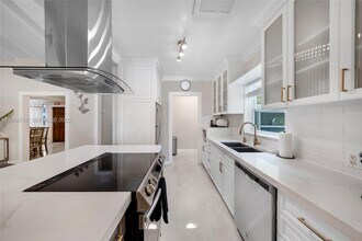 1050 Harrison St in Hollywood, FL - Building Photo - Building Photo