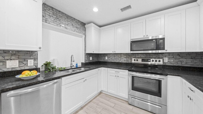 property at 10906 N Oakleaf Ave