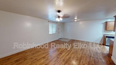 279 Country Club Pkwy in Spring Creek, NV - Foto de edificio - Building Photo