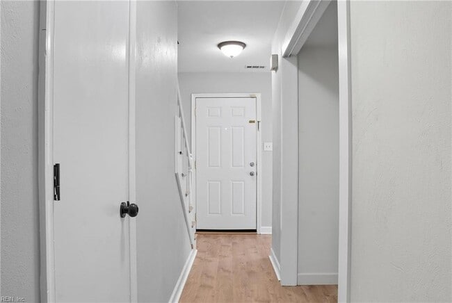 2421 Julie Ct in Virginia Beach, VA - Building Photo - Building Photo