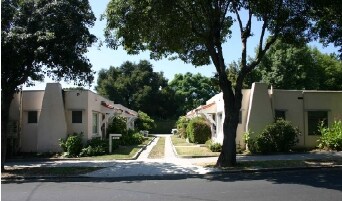 210 W Micheltorena St in Santa Barbara, CA - Foto de edificio - Building Photo