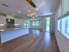 27078 Painted Sky Way in Valencia, CA - Foto de edificio - Building Photo