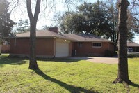 2821 Southwood Dr in Dallas, TX - Building Photo - Building Photo