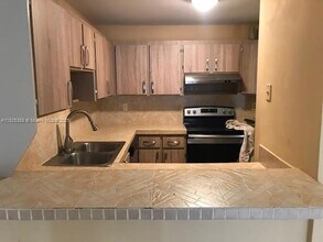 6960 Miami Gardens Dr, Unit 2-429 in Hialeah, FL - Building Photo - Building Photo