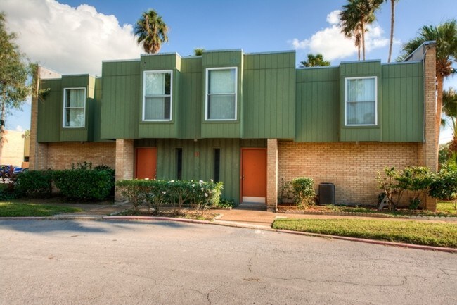 Harlingen Estates in Harlingen, TX - Building Photo - Building Photo