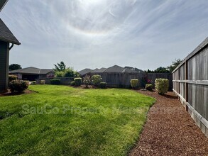 2485 Meridian Dr in Woodburn, OR - Building Photo - Building Photo