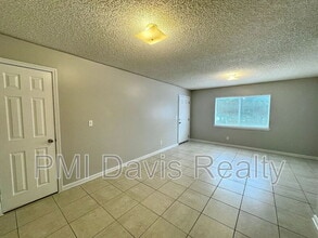 1845 Lindberg Dr in Jacksonville, FL - Building Photo - Building Photo