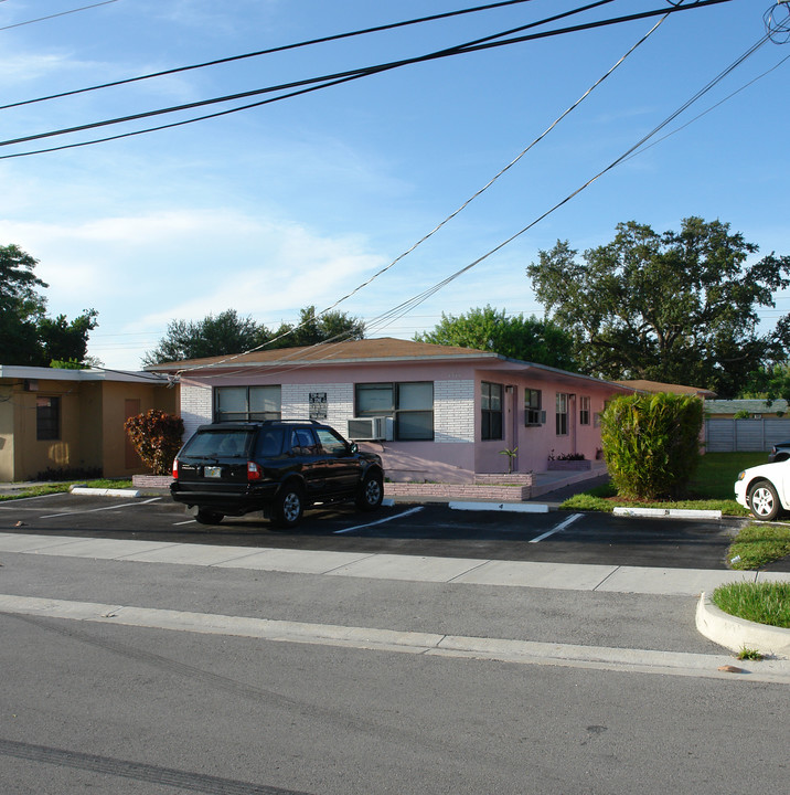 2020 NE 162nd St in Miami, FL - Building Photo