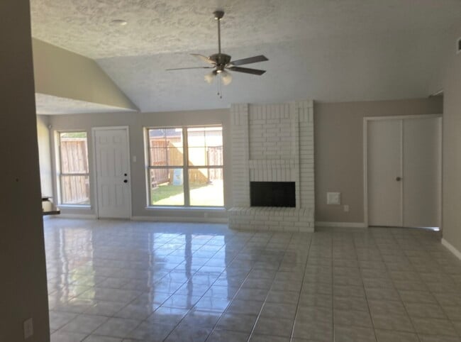 6902 Oakmantle Dr in Houston, TX - Building Photo - Building Photo