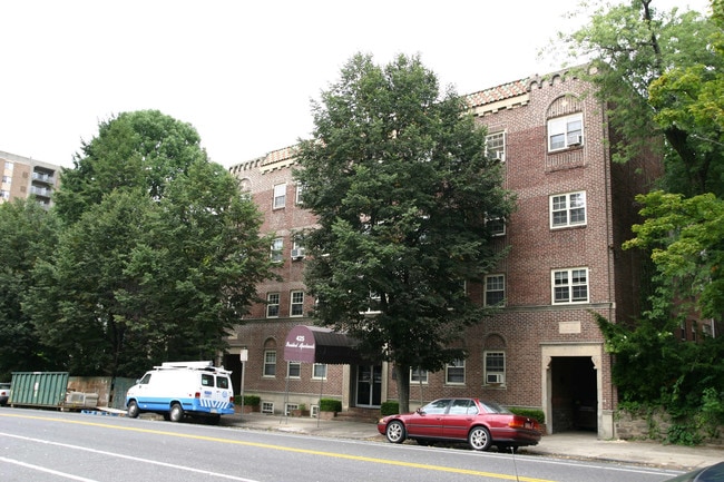 The President Apartments in Philadelphia, PA - Foto de edificio - Building Photo
