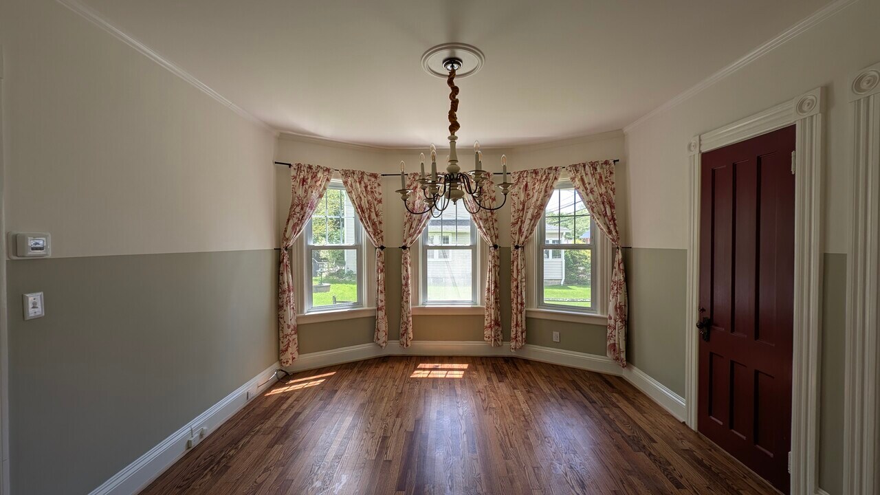 16 Glen Rd in Newtown, CT - Building Photo