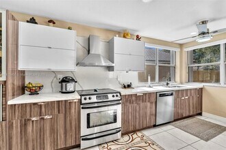 16408 Sapphire Pl in Weston, FL - Building Photo - Building Photo