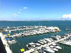 555 NE 15th St, Unit 32 in Miami, FL - Foto de edificio - Building Photo