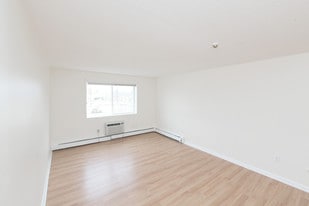 The Executive House in Rockland, MA - Building Photo