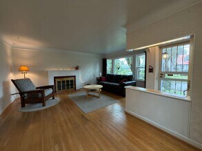 2606 SE 64th Ave in Portland, OR - Building Photo - Building Photo