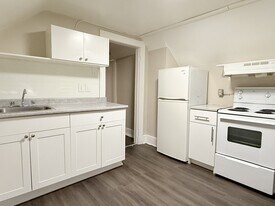 1073 Albert Rd in Windsor, ON - Building Photo