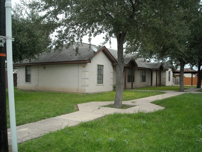 Quail Hollow in La Joya, TX - Foto de edificio - Building Photo