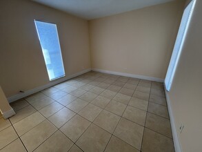 4401 Treehouse Ln in Tamarac, FL - Building Photo - Building Photo