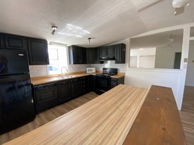 610 N Eisenhower Dr in Beckley, WV - Building Photo