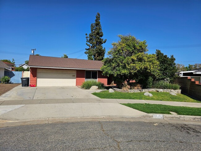 property at 1087 N Greengrove St