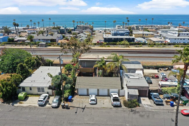 909 S Cleveland St in Oceanside, CA - Building Photo - Building Photo