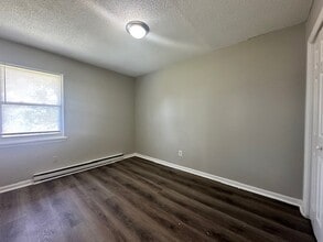 3602 Cannan Forest Dr, Unit D in Greensboro, NC - Foto de edificio - Building Photo