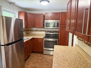 15 Trout Brook Rd in Bristol, CT - Building Photo - Building Photo