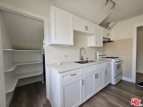 138 N Kingsley Dr in Los Angeles, CA - Building Photo - Building Photo