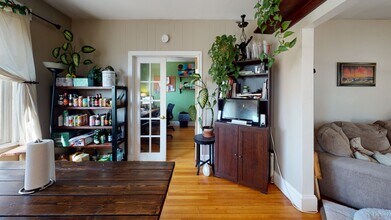 70 Larch St, Unit 1 in Boston, MA - Building Photo - Building Photo