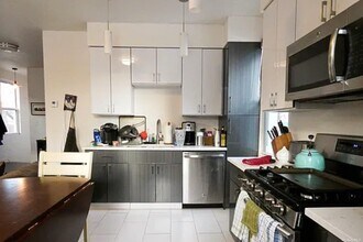 35-01 28th St-Unit -2 in Queens, NY - Building Photo - Building Photo
