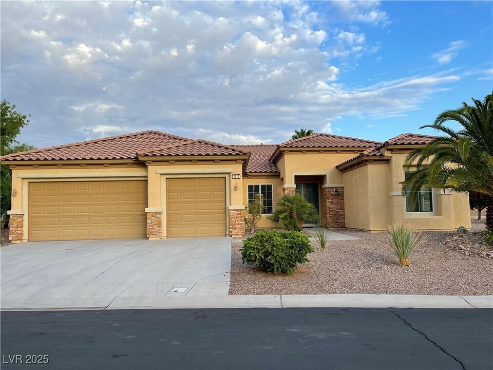 2049 Powder Springs St in Henderson, NV - Building Photo