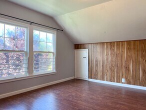 910 Cleveland St in Lebanon, OR - Foto de edificio - Building Photo