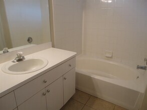 622 Cape Cod Cir in Valrico, FL - Building Photo - Building Photo